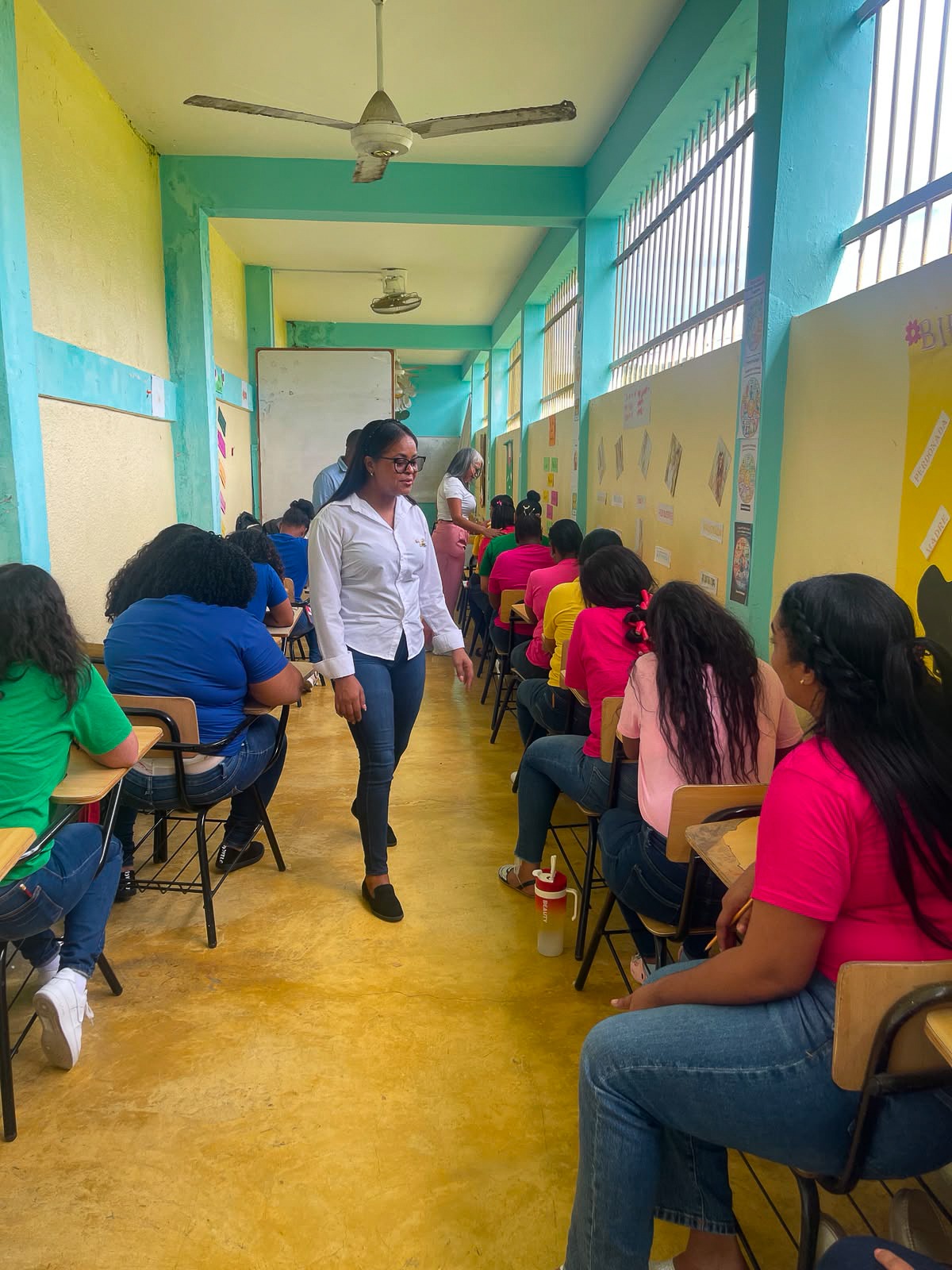 Privados de libertad reciben pruebas nacionales del nivel de Educación Secundaria Prepara 