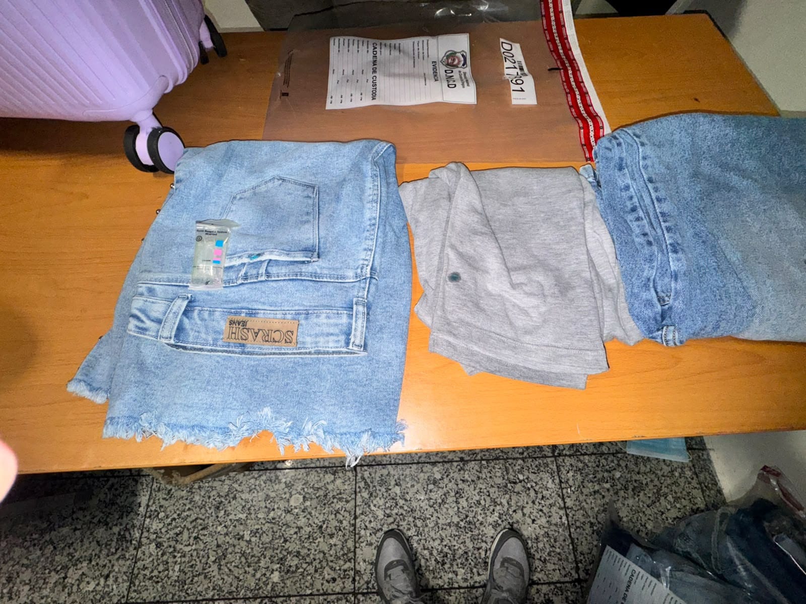 Incautan 13 prendas de vestir impregnadas de de presunta cocaína; dos extranjeras detenidas 