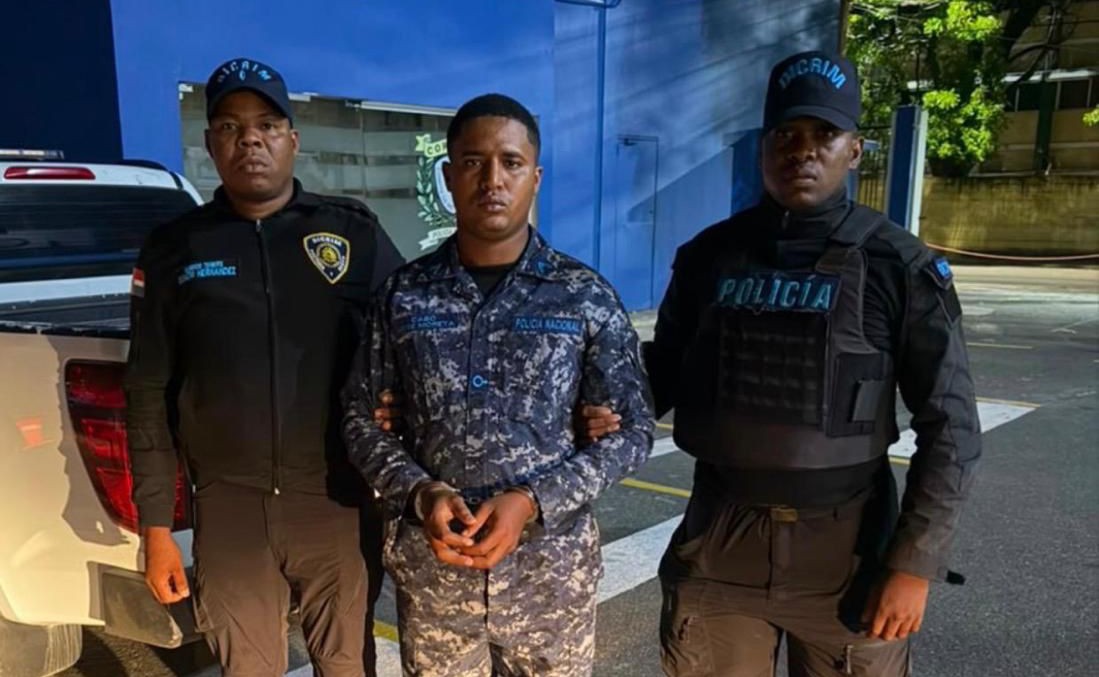 PN entrega agente involucrado en la muerte de joven en sector de Herrera