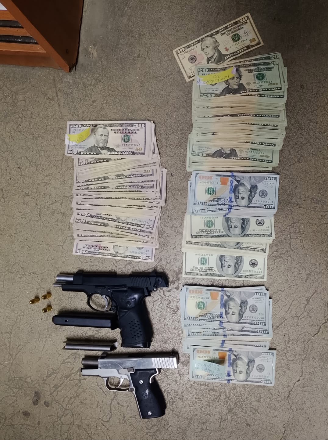 Policía esclarece falso robo en Villa González y recupera más de US$33 mil; un detenido 