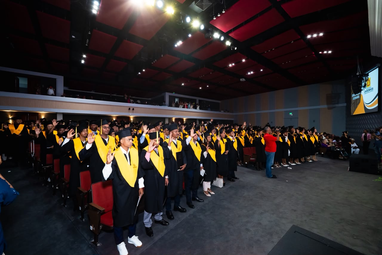 UNIREMHOS inviste 612 nuevos profesionales; 374 pertenecen a enfermería