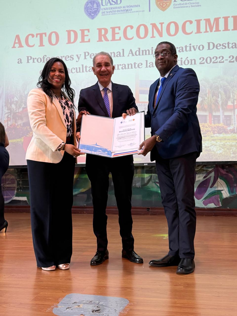 UASD reconoce al doctor Franklin García Fermín por sus aportes a la educación 