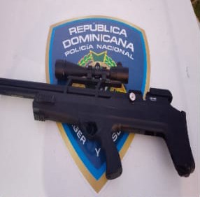 PN apresa mujer tras video donde amenaza pareja con rifle de aire en Guerra
