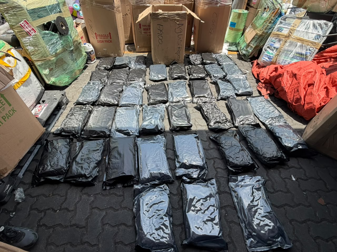 Decomisan más de 40 paquetes de marihuana en Puerto de Haina Oriental 