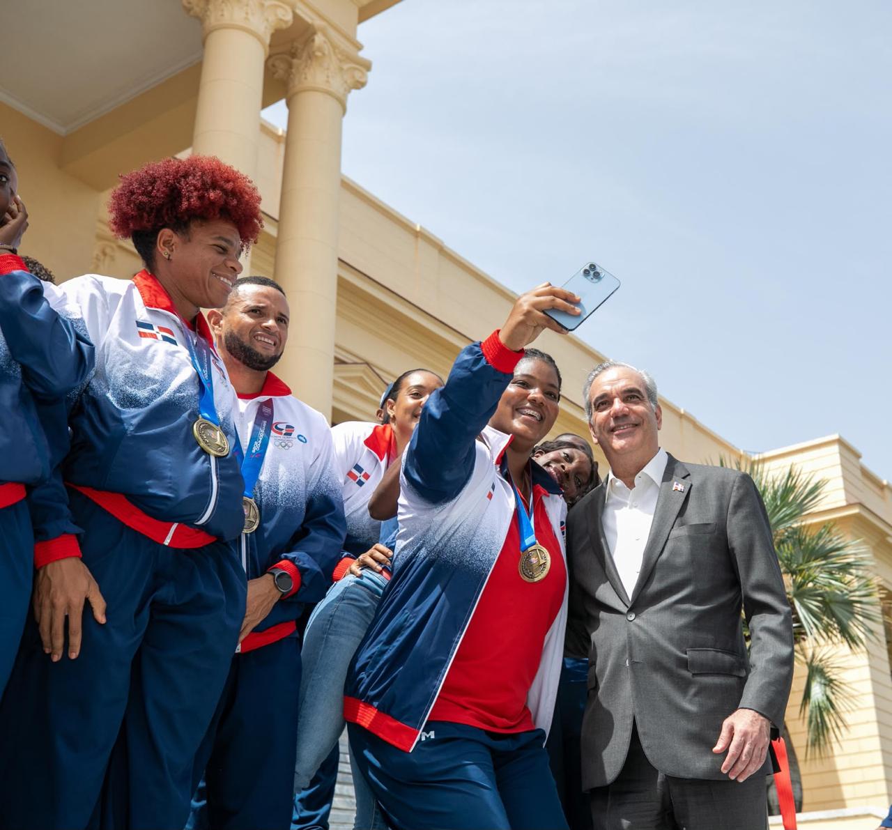 Presidente Abinader anuncia incorporación de medallistas SD 2026 al PARNI y aumento de incentivos 