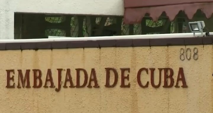 Gobierno dominicano da plazo a nueve diplomáticos cubanos para salir de RD