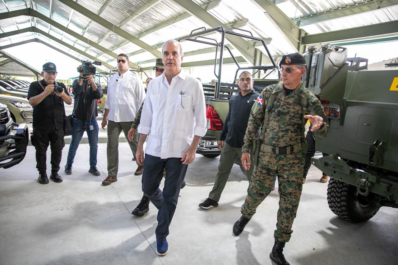 Presidente Abinader inaugura moderno Batallón de Transportación del Ejército