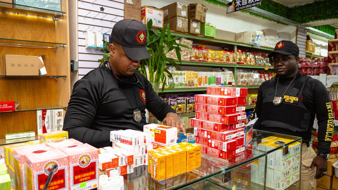 Incautan bebidas y cigarrillos premium chinas por más de RD$19 millones en Villa Consuelo