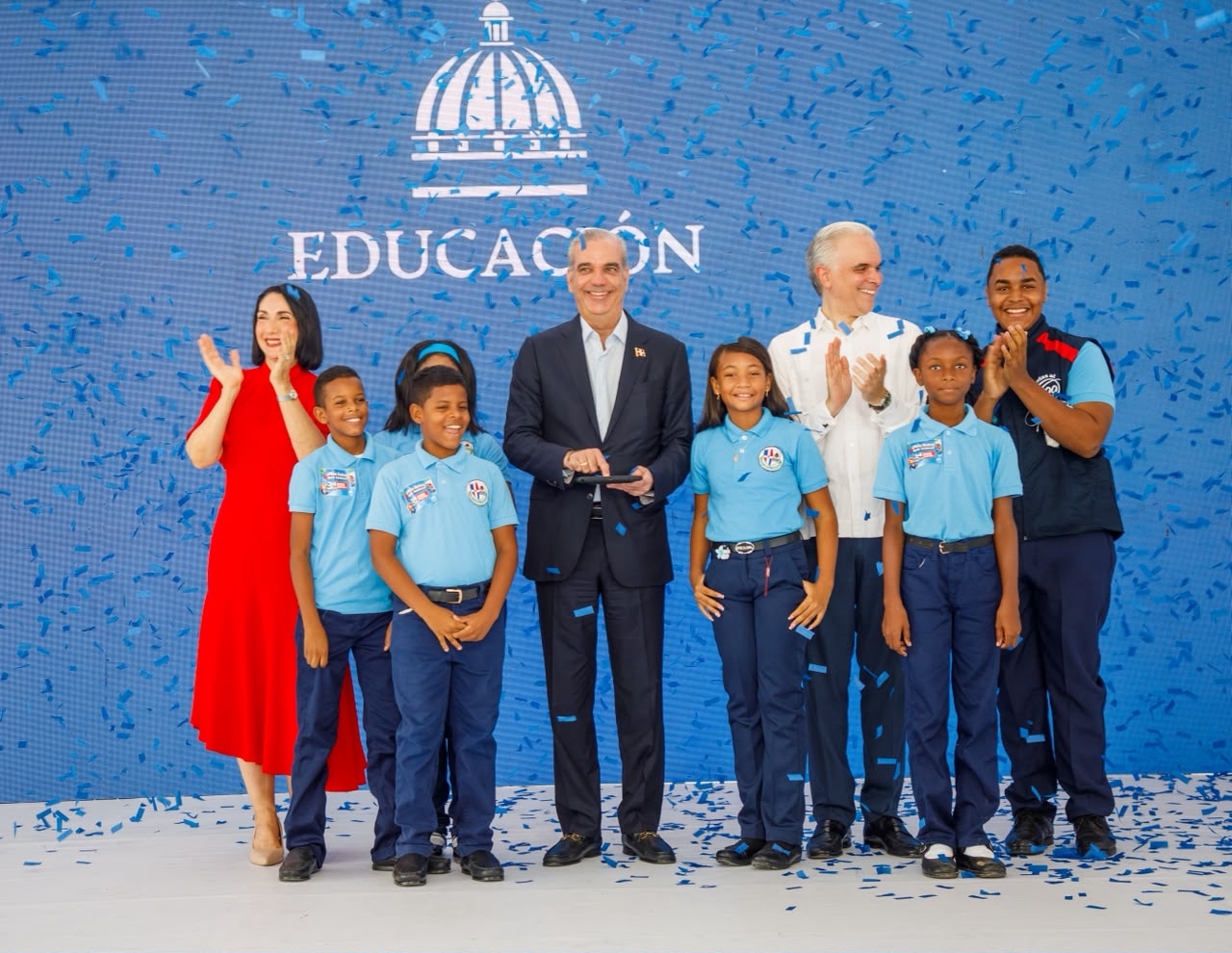 Abinader da inicio al año escolar 2026-2027 con más de dos millones de estudiantes 