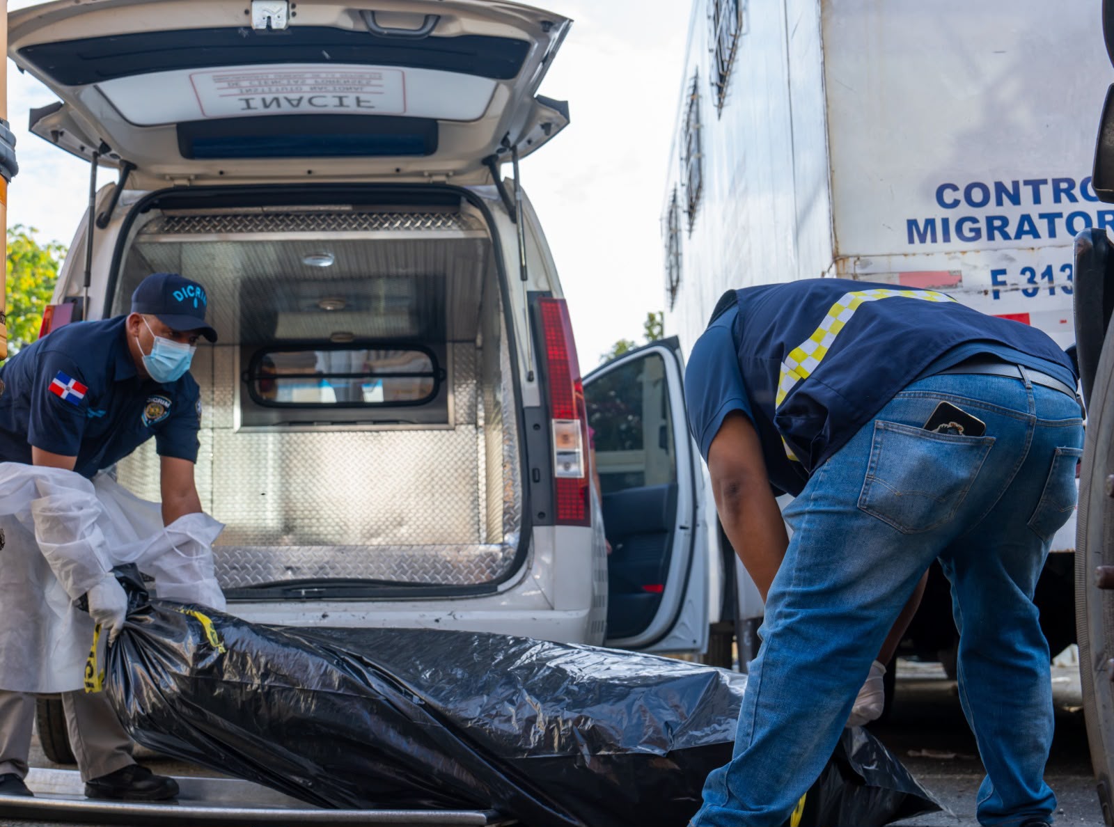 Reportan hallazgo de cuerpo en estado de descomposición en camión DGM