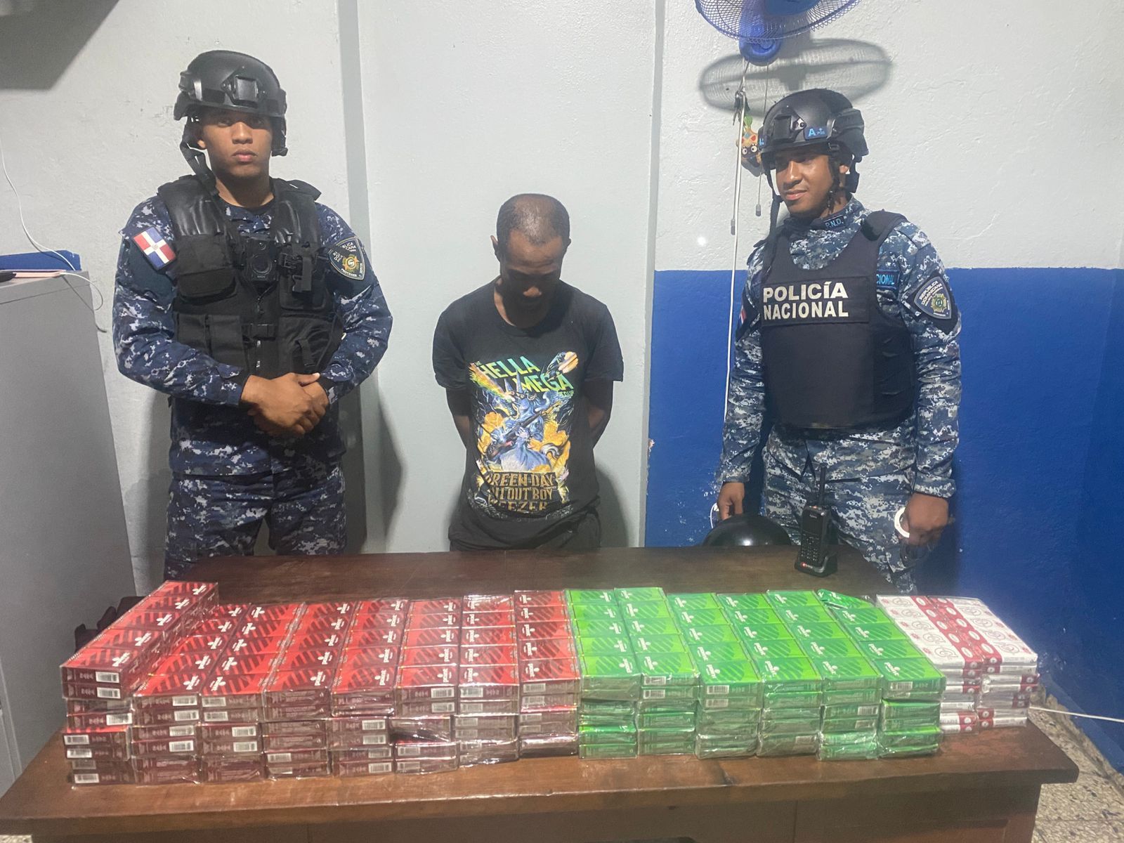 Apresan hombre con más de 9,000 cigarrillos ilegales en Las Matas de Farfán