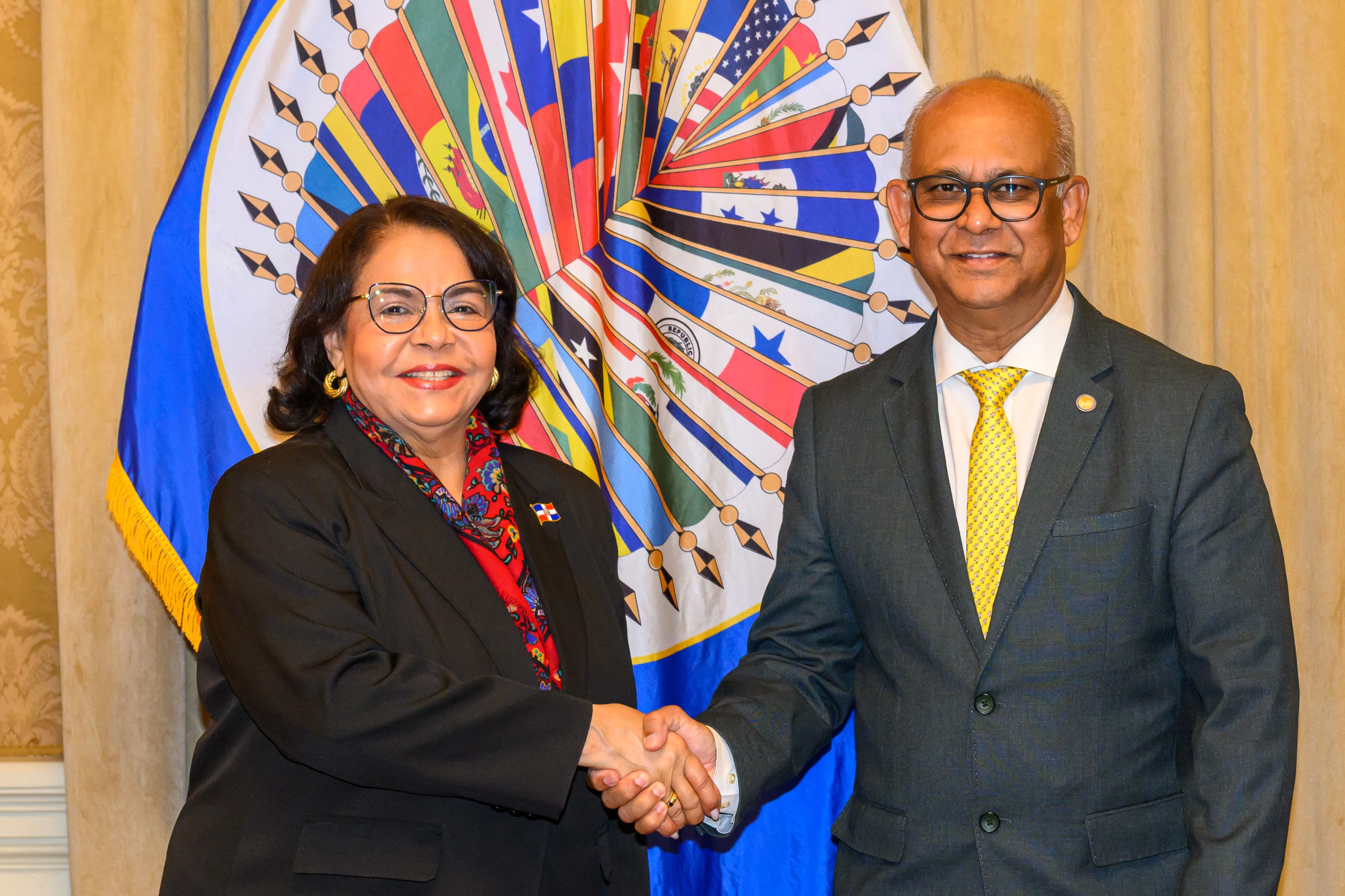 CCRD y OEA sellan alianza para fortalecer la transparencia y los sistemas antisoborno